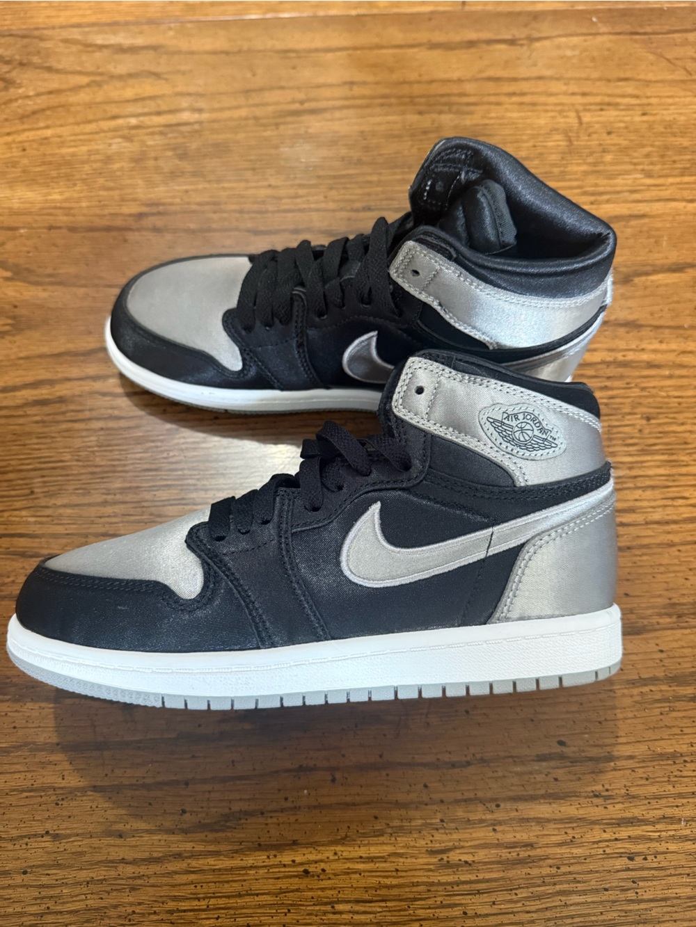 Kids Air Jordan (Satin Shadow)retro 1 New without box or tags.